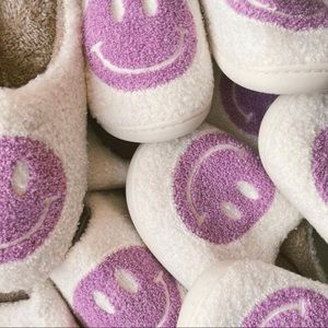 NEW SOFT SMILEY FACE SLIPPERS WOMEN COMFORTABLE PREPPY GIFT WOMEN